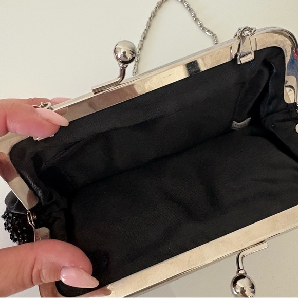 Black and Silver Vintage Evening Clutch with Chain Strap - Picture 5 of 8